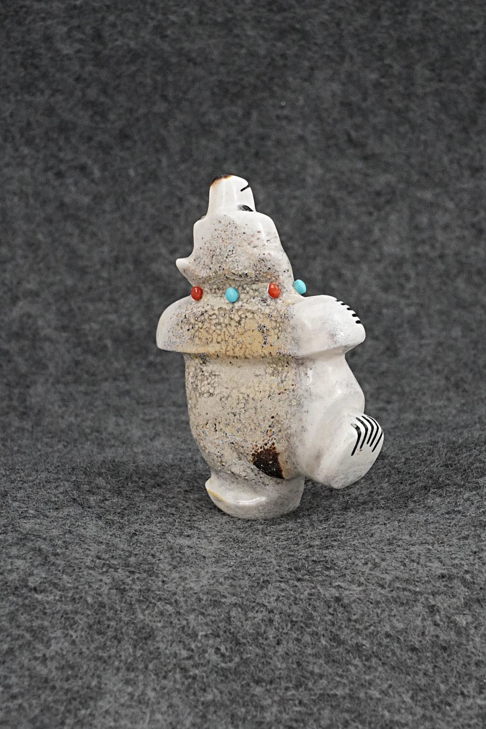 Bear Zuni Fetish Carving - Claudia Peina