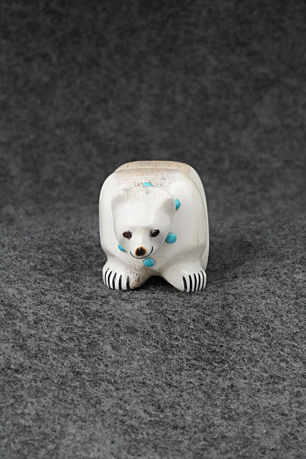 Bear Zuni Fetish Carving - Claudia Peina