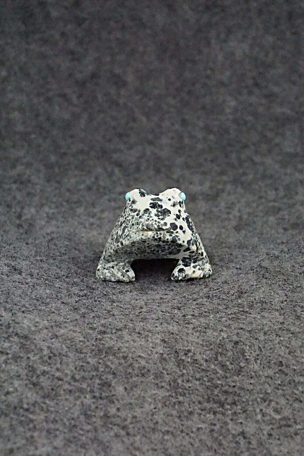 Frog Zuni Fetish Carving - Karen Hustito