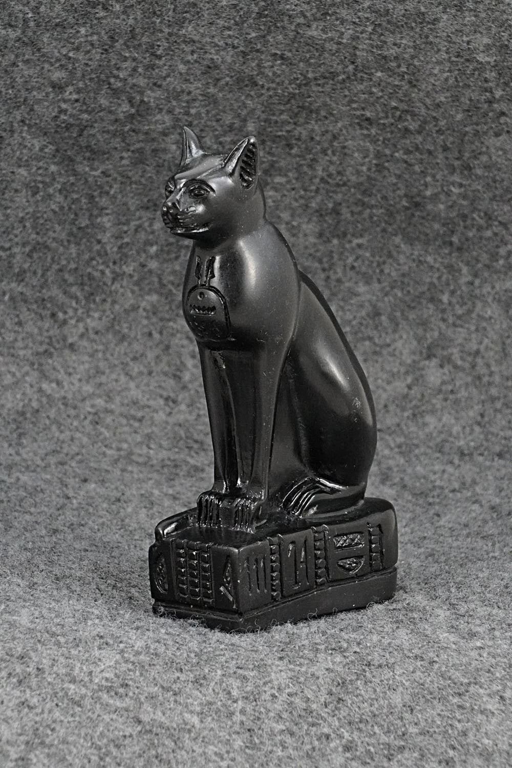 Cat Zuni Fetish Carving - Carlton Camosona