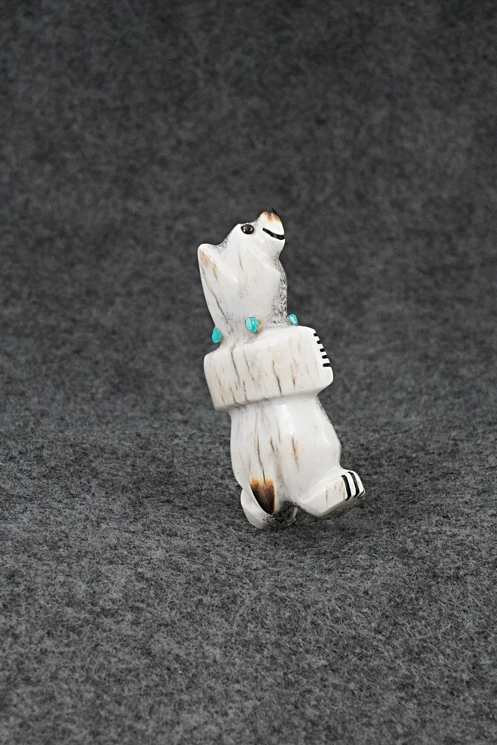 Bear Zuni Fetish Carving - Claudia Peina