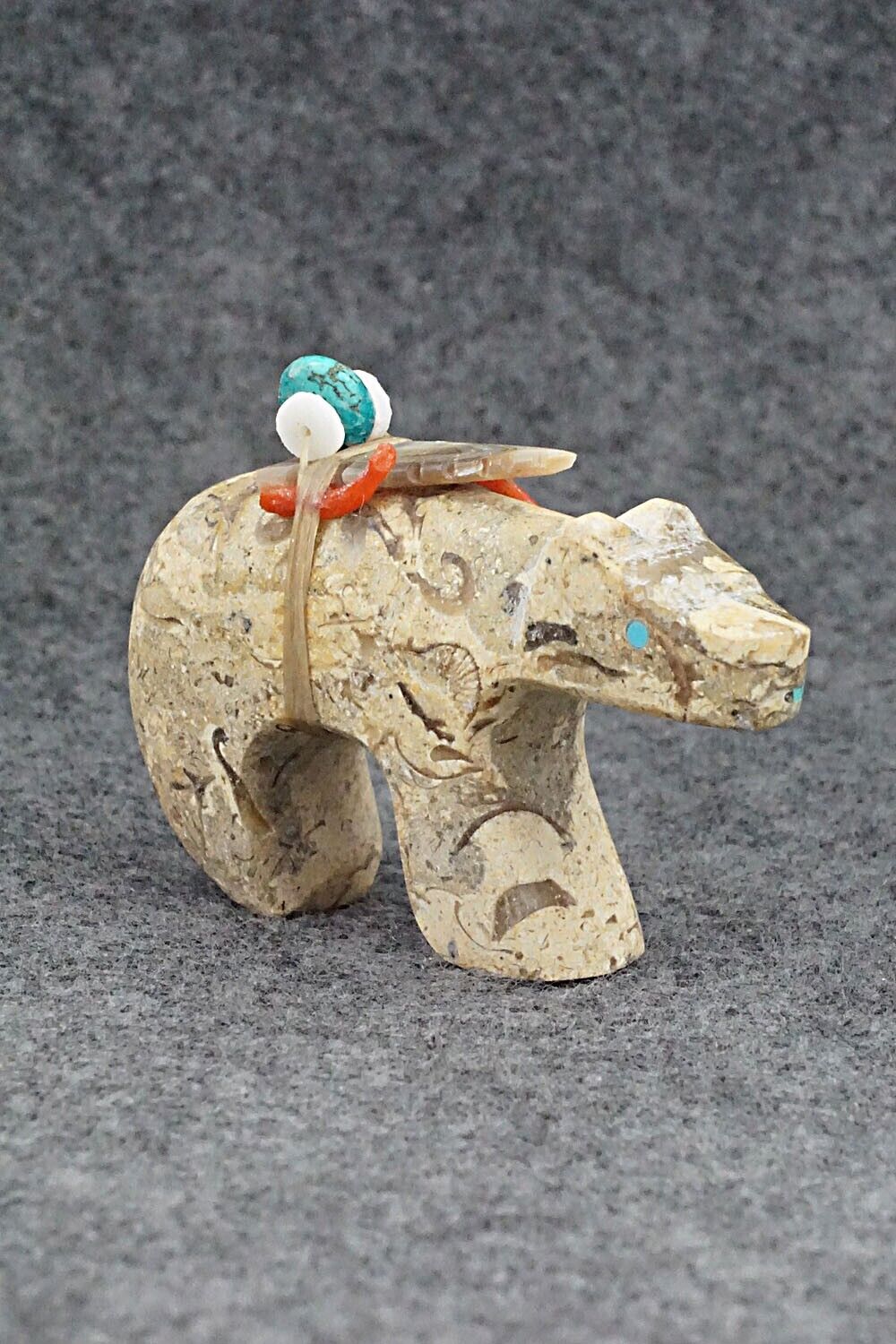 Bear Zuni Fetish Carving - Fernando Laiwakete