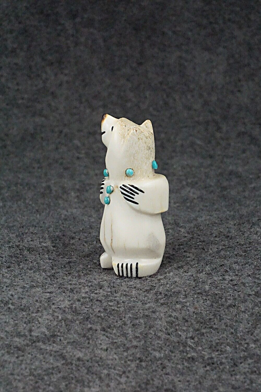 Bear Zuni Fetish Carving - Claudia Peina
