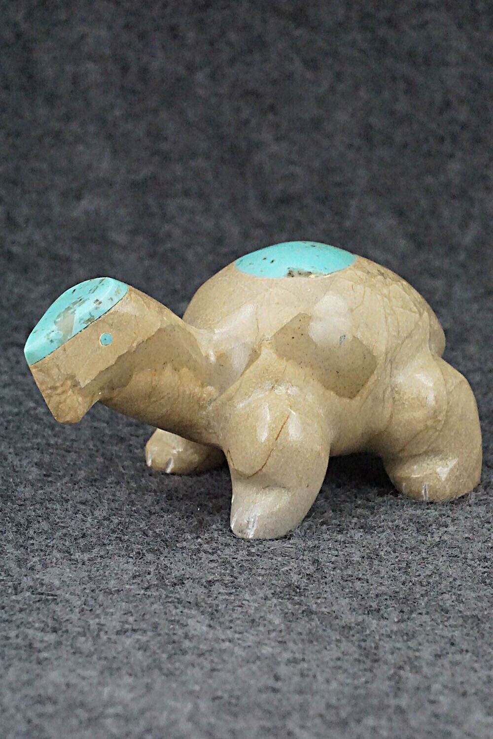 Turtle Zuni Fetish Carving - Enrike Leekya