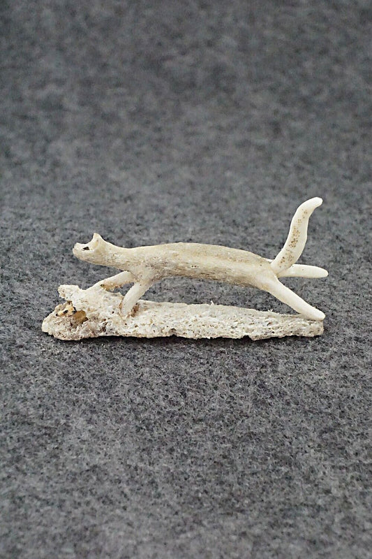 Wolf w/Mouse Zuni Fetish Carving - Ruben Najera