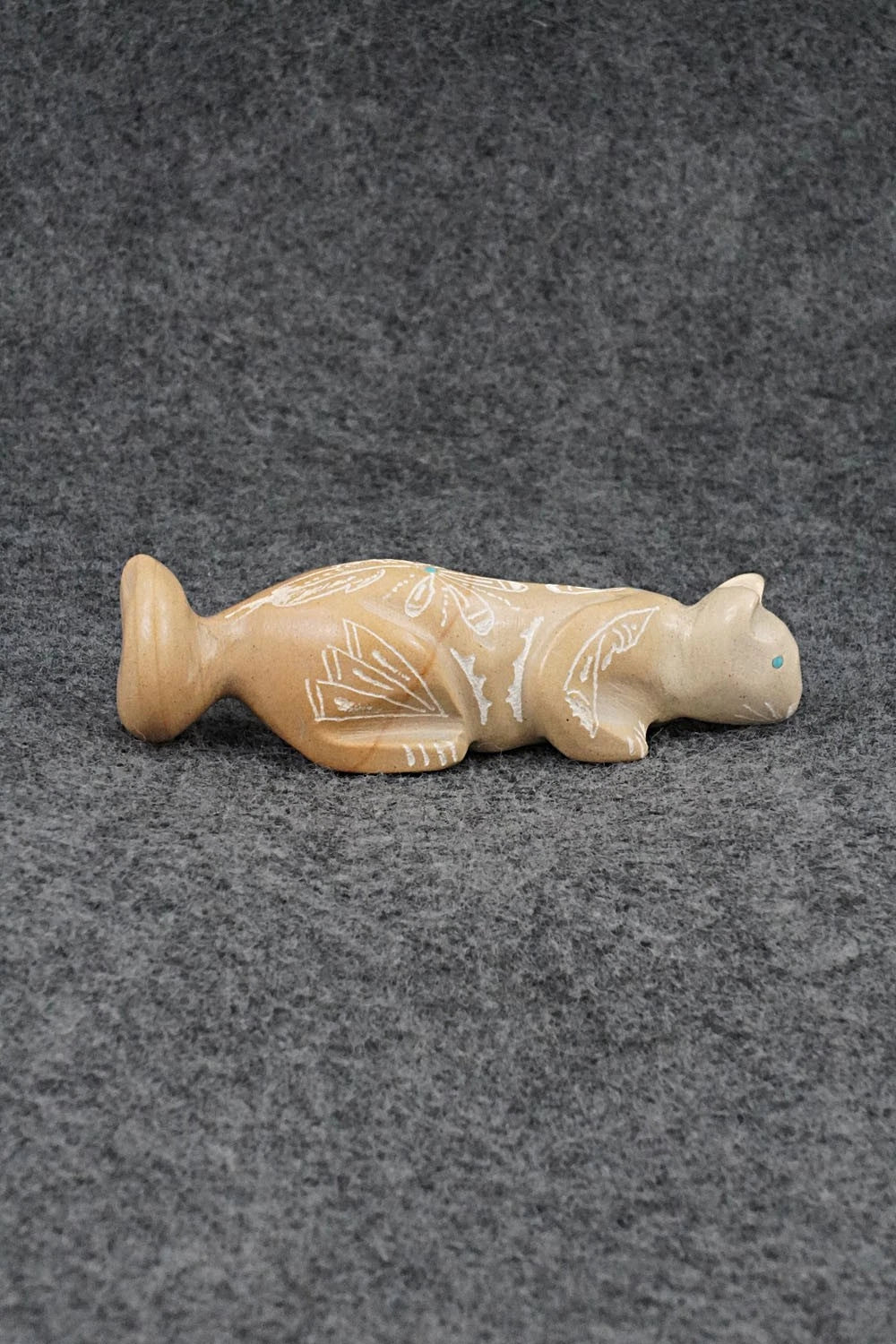 Mountain Lion Zuni Fetish Carving - Adrian Cachini