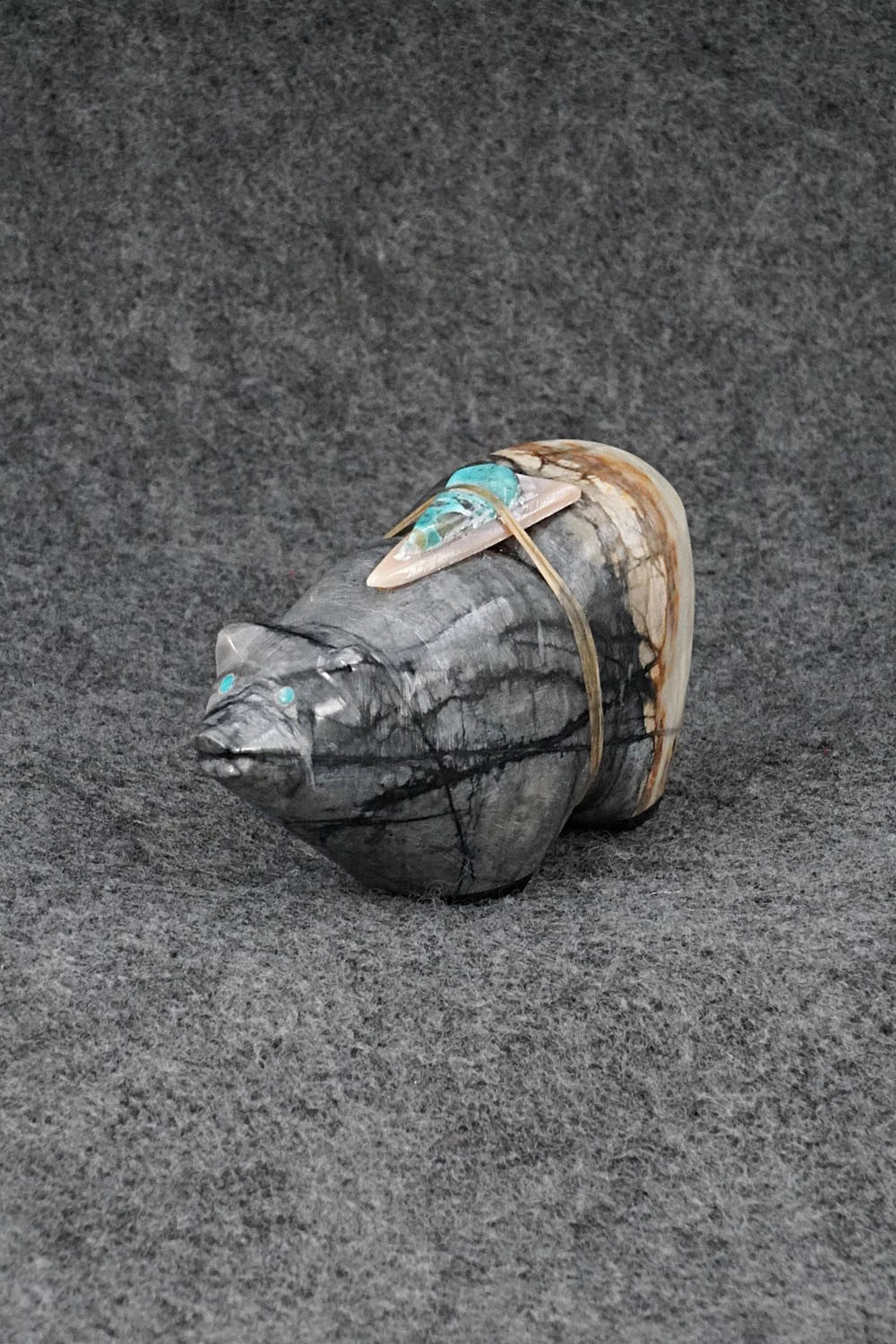 Bear Zuni Fetish Carving - Delvin Leekya