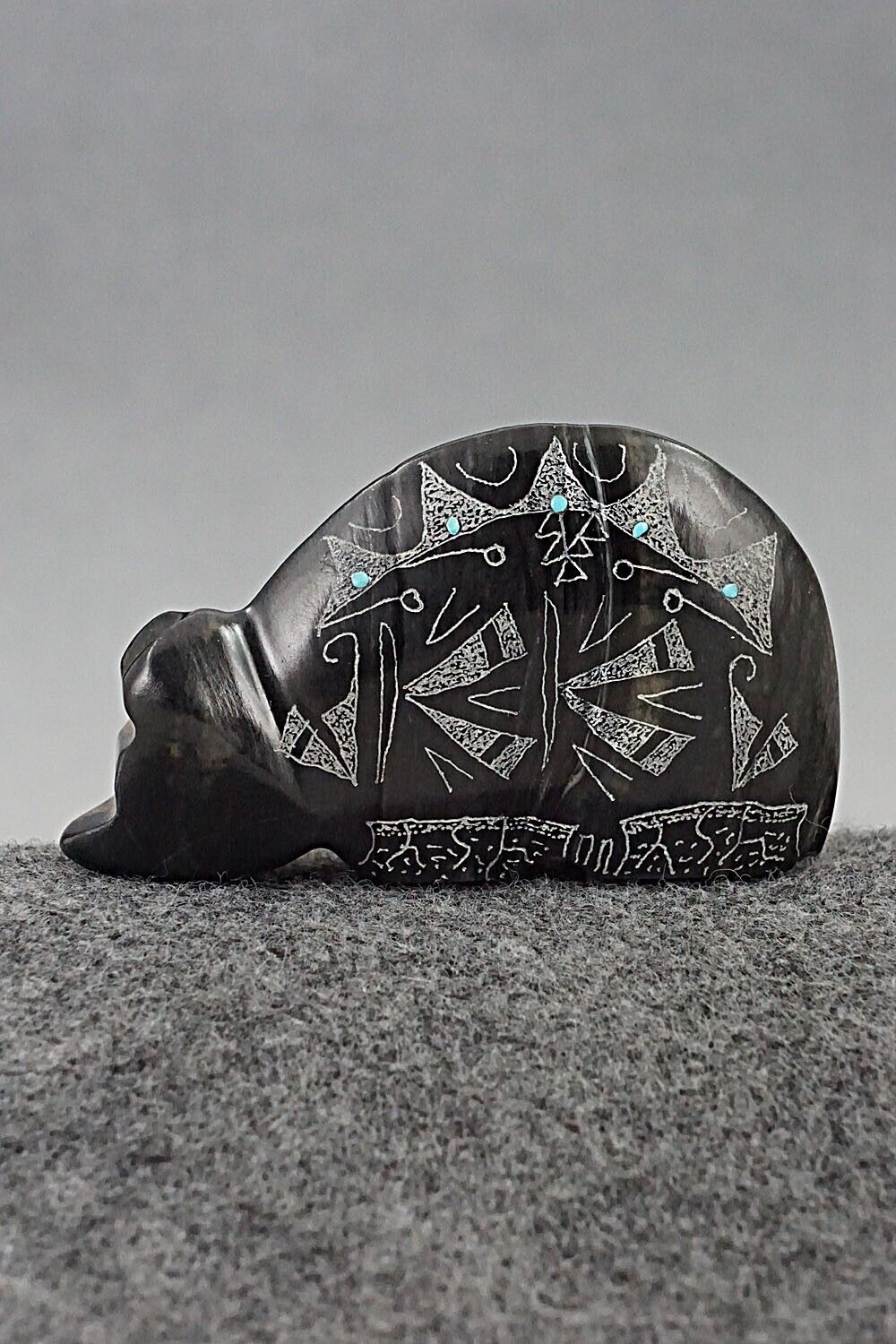 Bear Zuni Fetish Carving - Gerald Peina