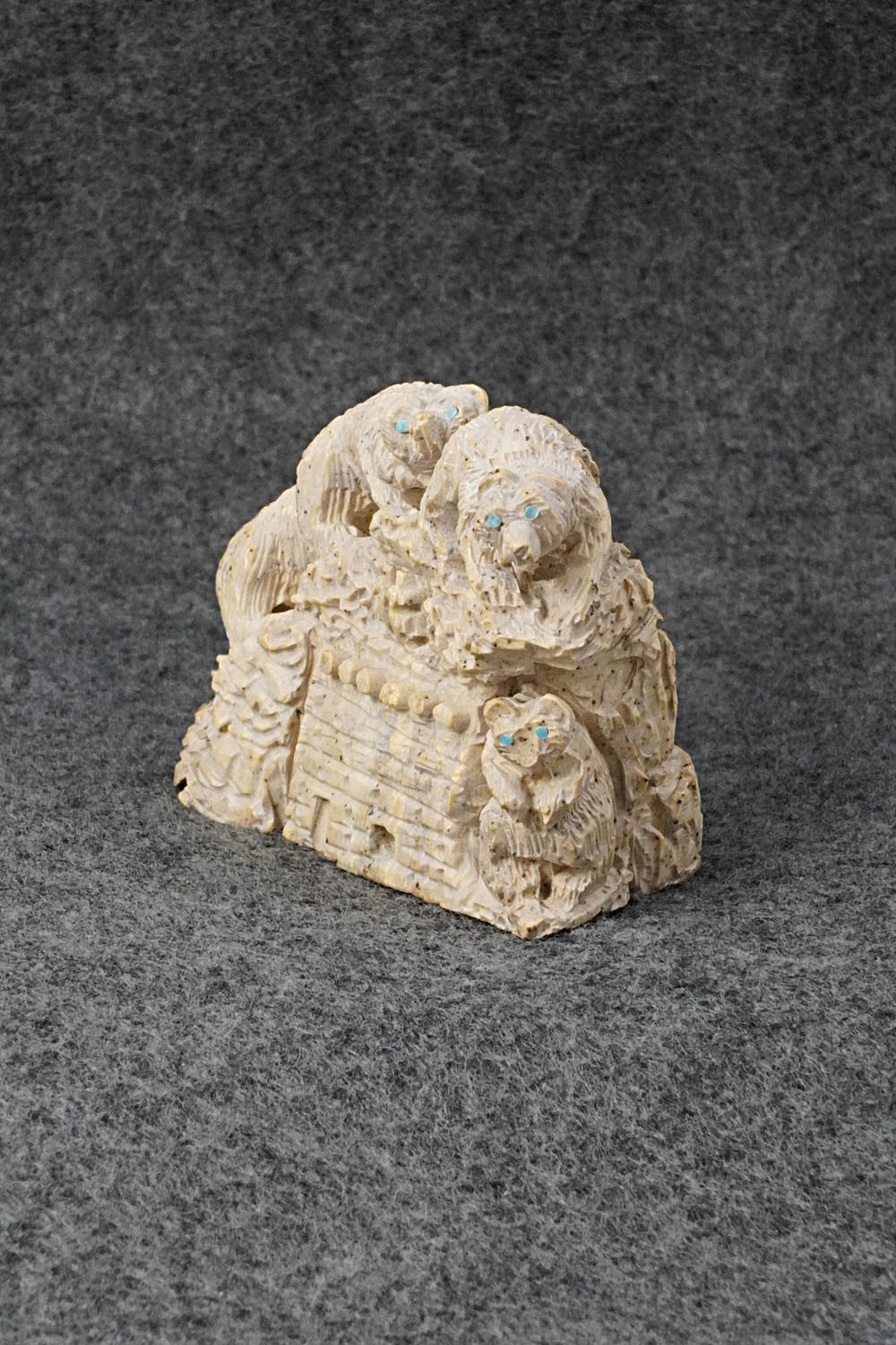 Bear Zuni Fetish Carving - Adrian Cachini