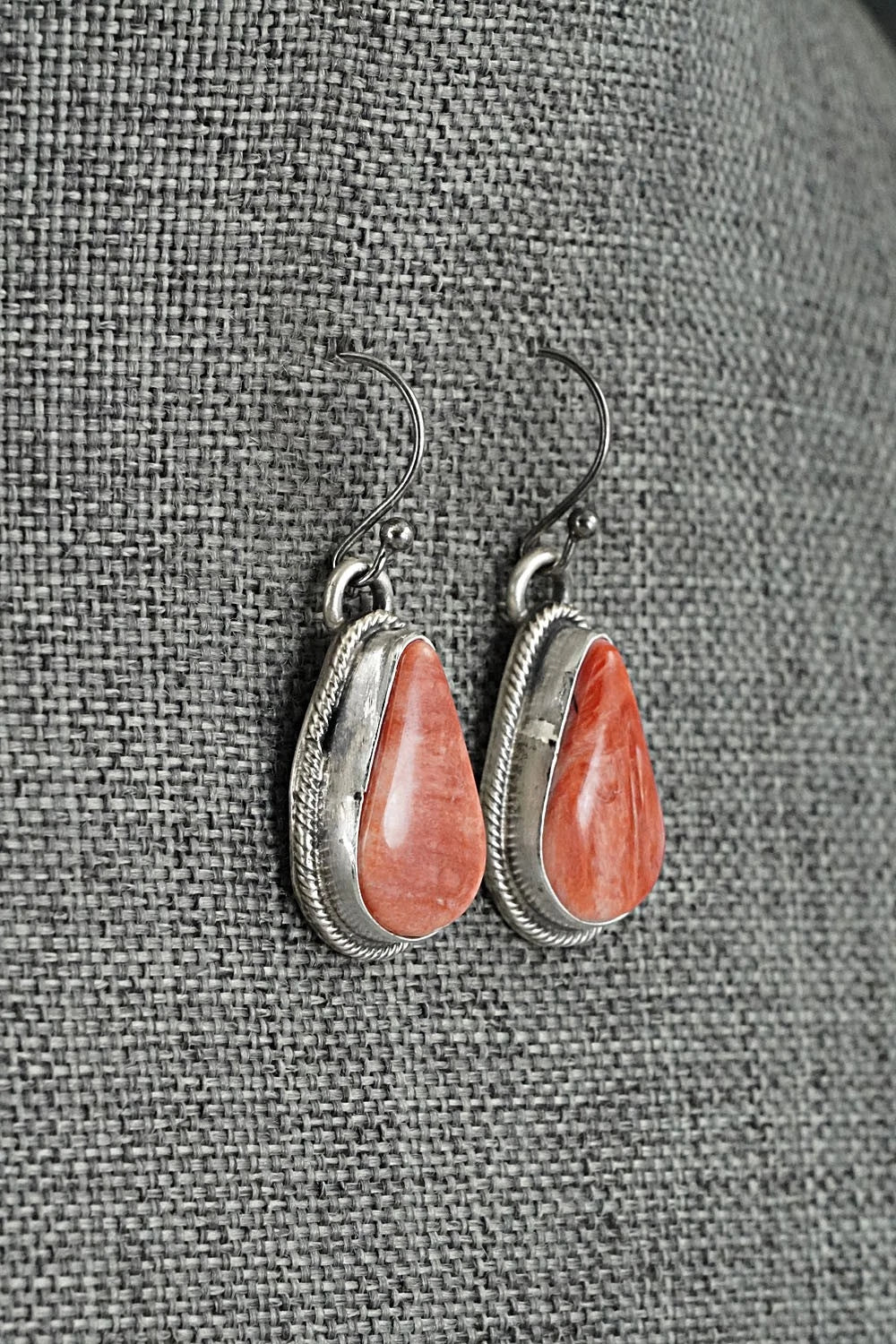 Spiny Oyster & Sterling Silver Necklace and Earrings Set - Bobby Johnson