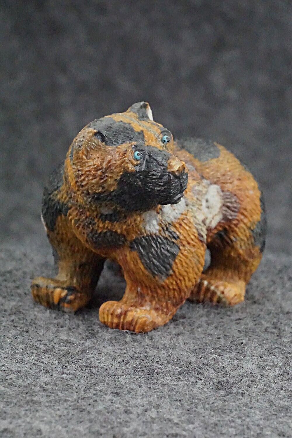 Bear Zuni Fetish Carving - Travis Lasiloo