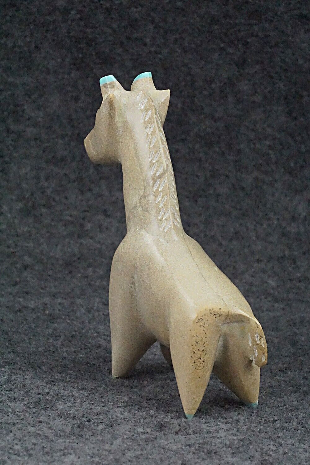Giraffe Zuni Fetish Carving - Enrike Leekya