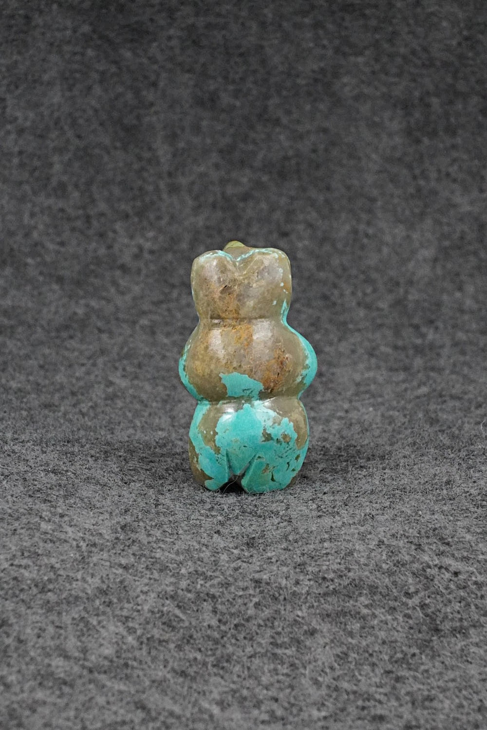 Bear Zuni Fetish Carving - Kenric Laiwekete