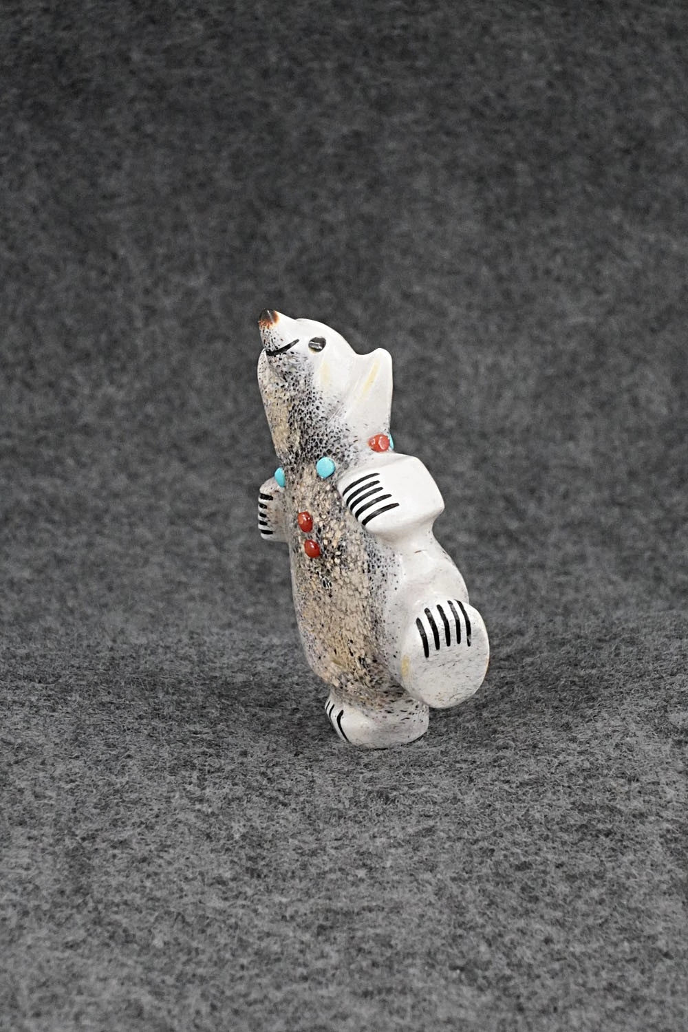 Bear Zuni Fetish Carving - Claudia Peina