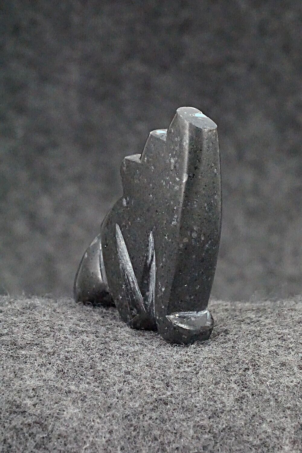 Wolf Zuni Fetish Carving - Bernard Laiwakete