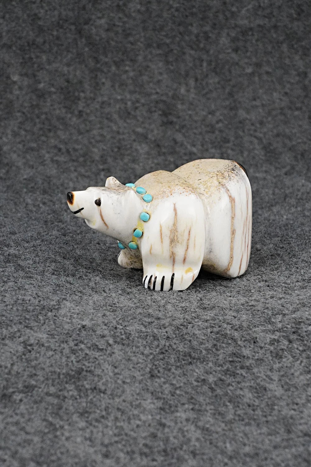 Bear Zuni Fetish Carving - Claudia Peina
