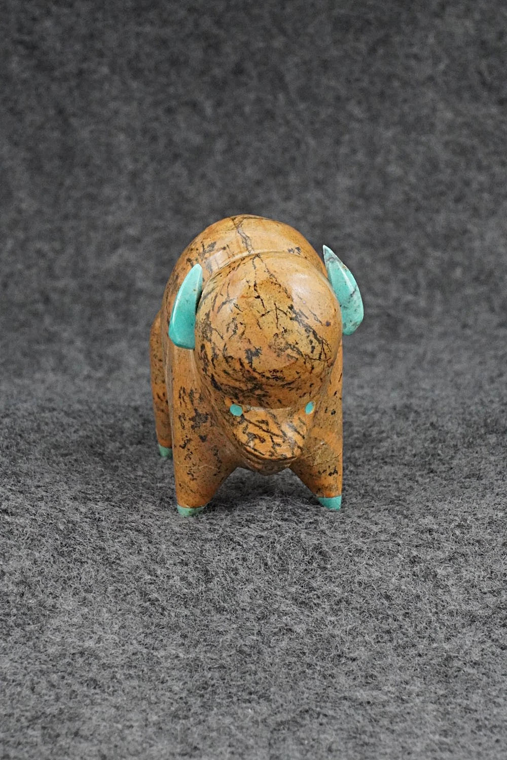 Buffalo Zuni Fetish Carving - Enrike Leekya