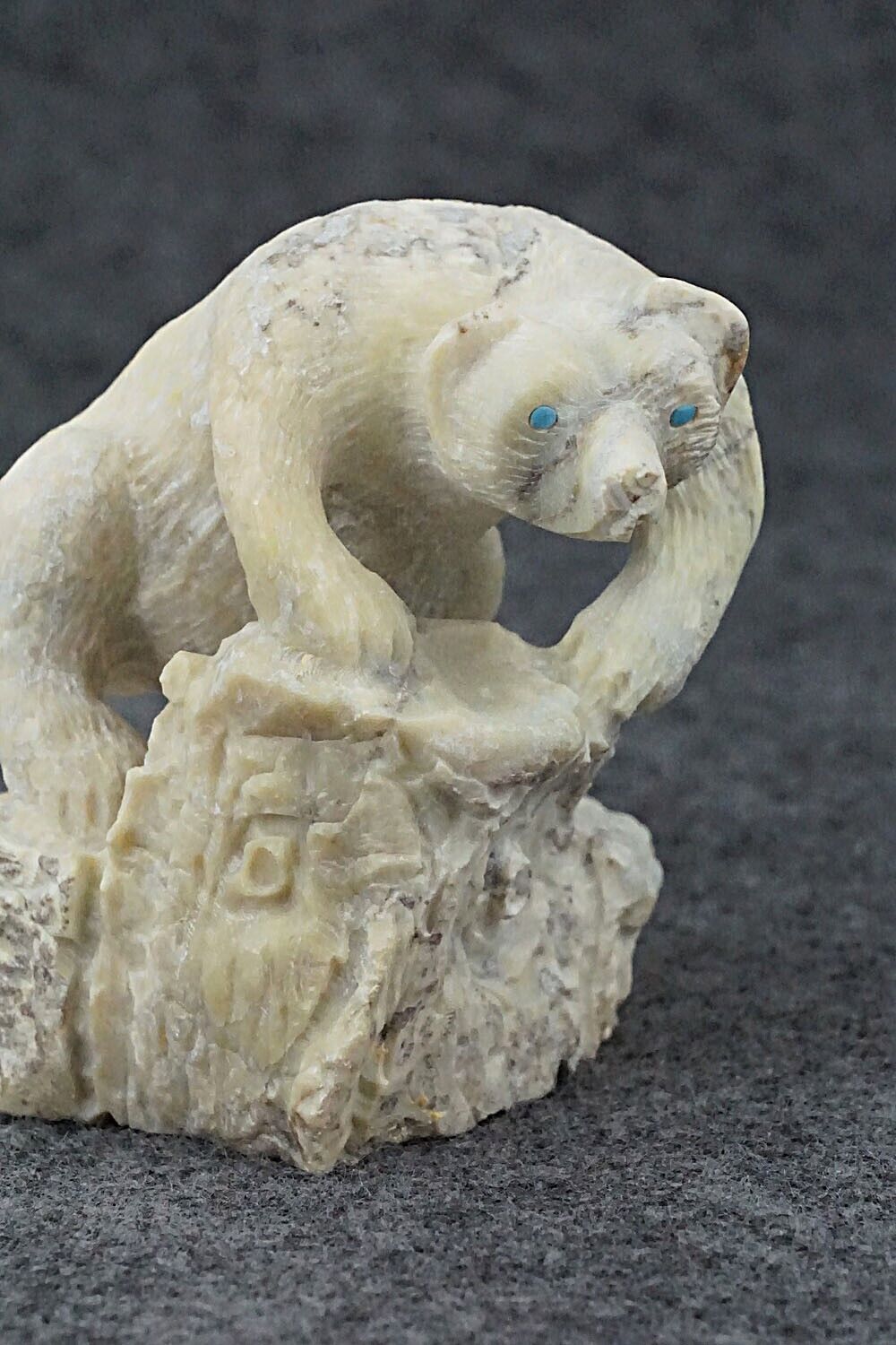 Bear Zuni Fetish Carving - Anthony Mecale