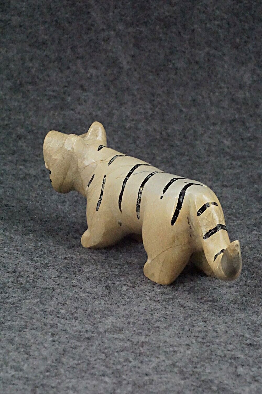 Tiger Zuni Fetish Carving - Enrike Leekya