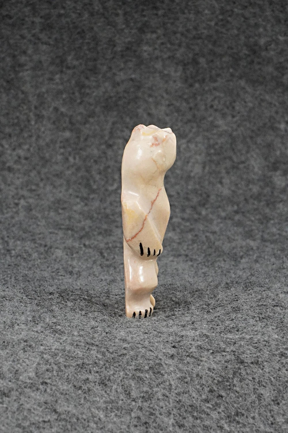 Bear Zuni Fetish Carving - Andres Lementino