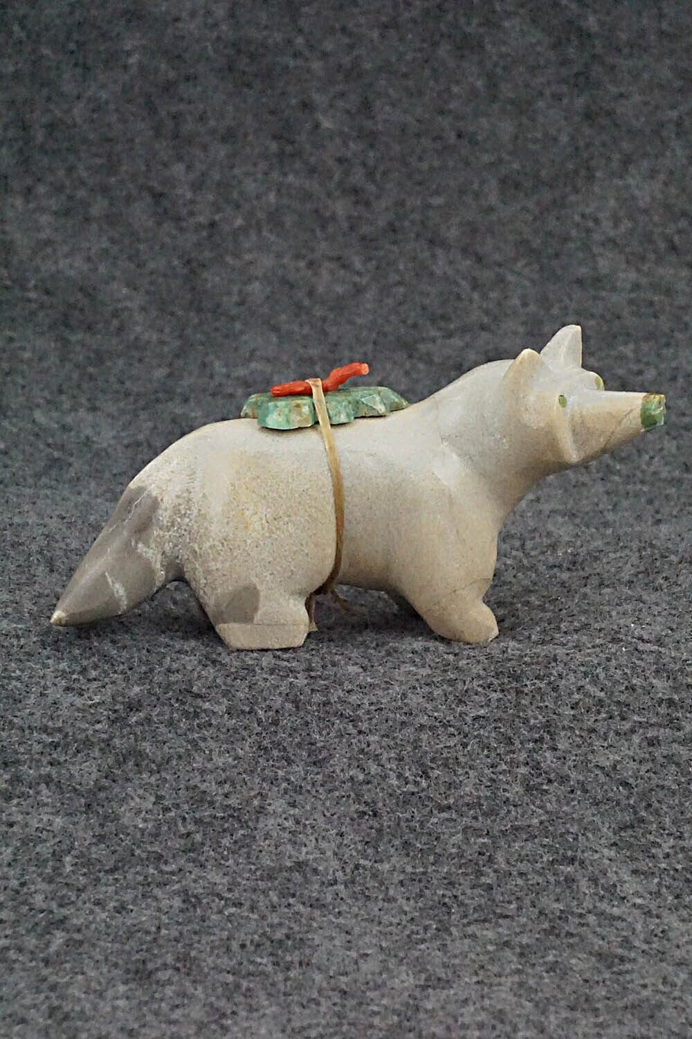 Wolf Zuni Fetish Carving - Enrike Leekya