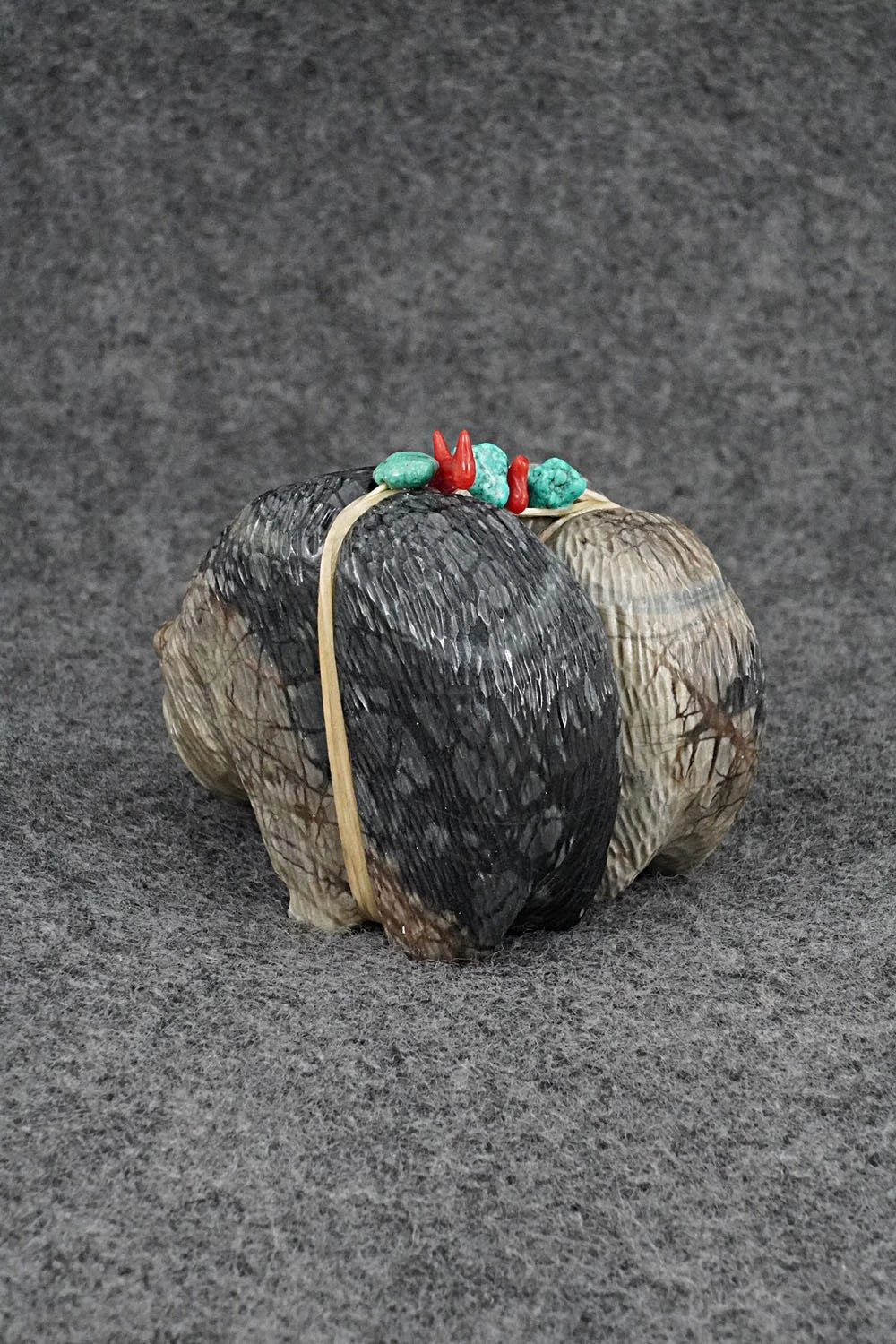 Bear Zuni Fetish Carving - Farlan & Paulette Quam