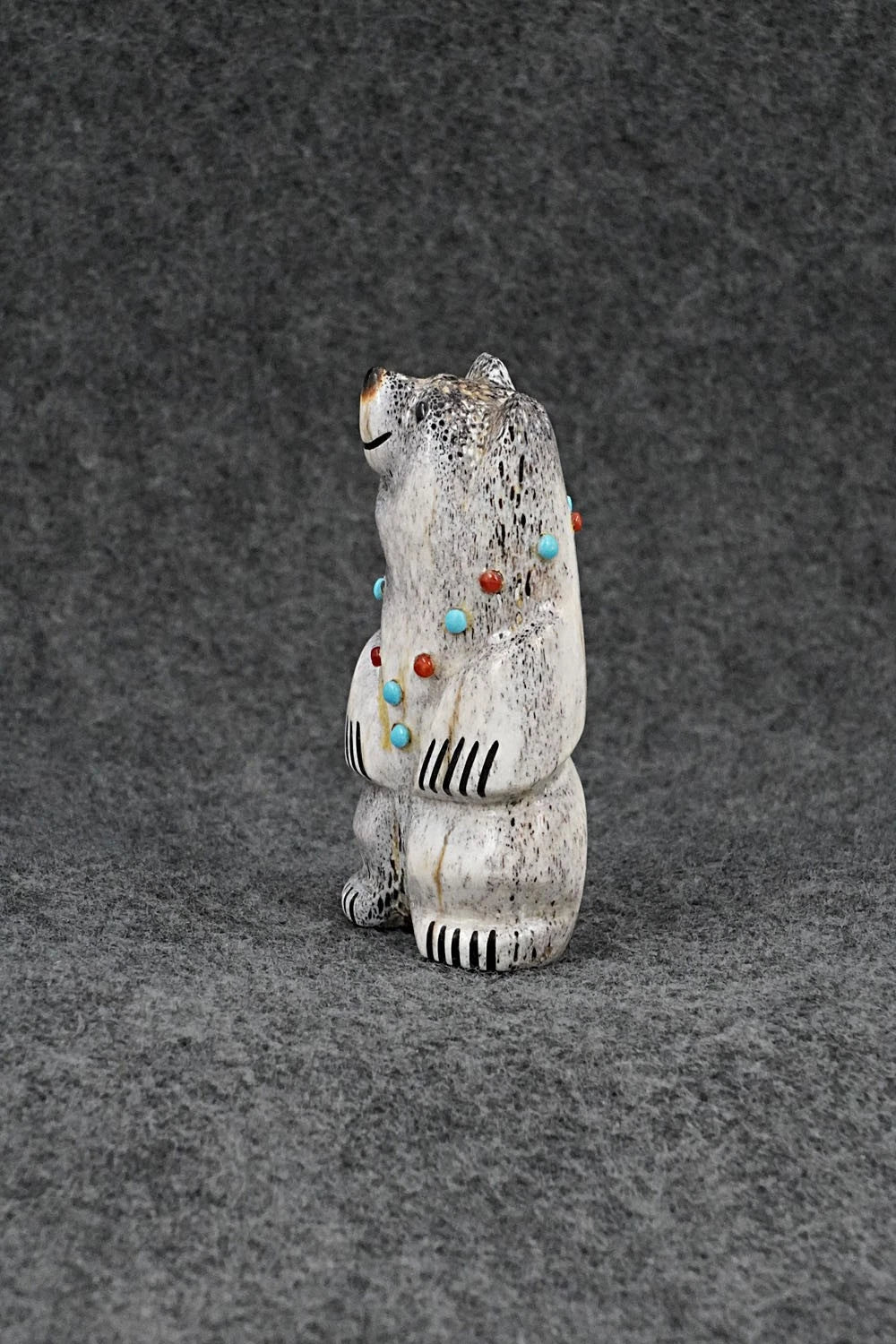 Bear Zuni Fetish Carving - Claudia Peina
