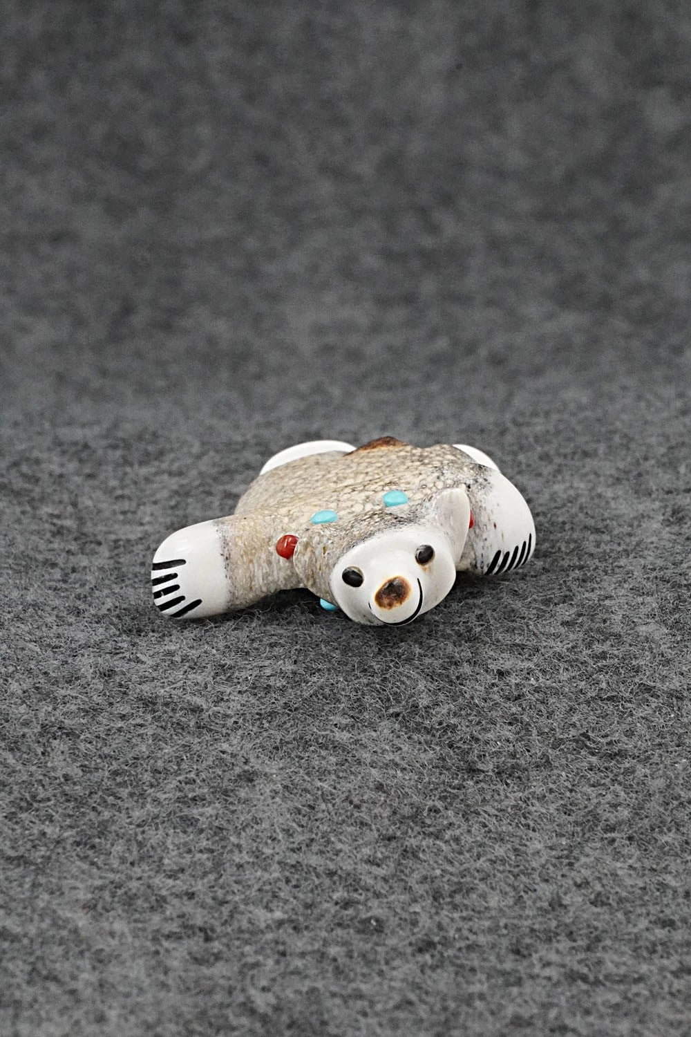 Bear Zuni Fetish Carving - Claudia Peina