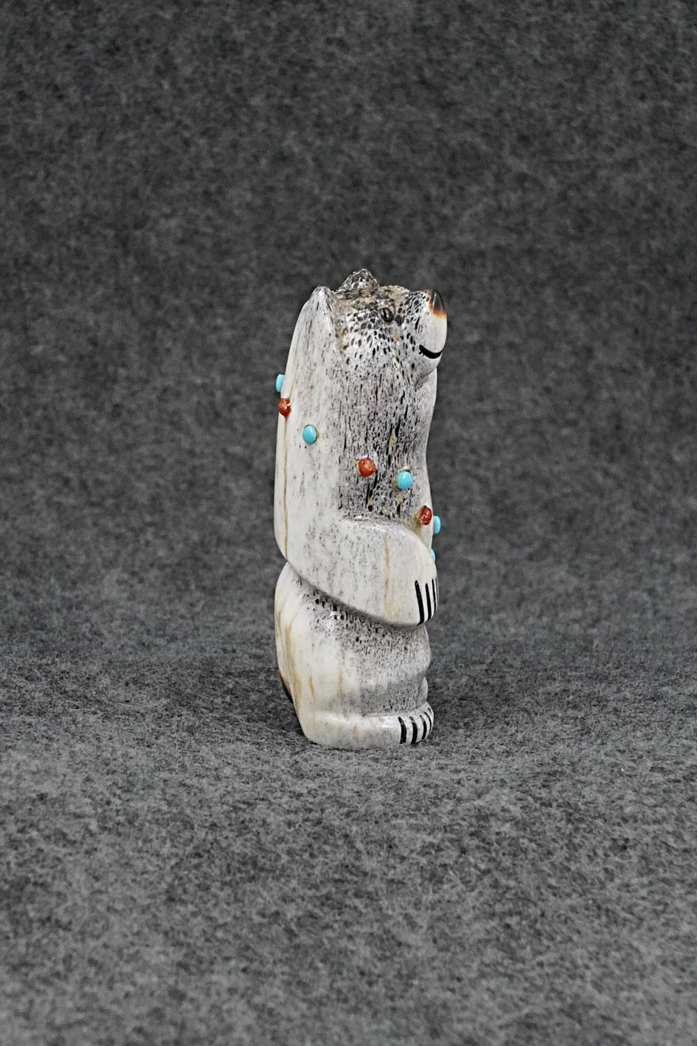 Bear Zuni Fetish Carving - Claudia Peina