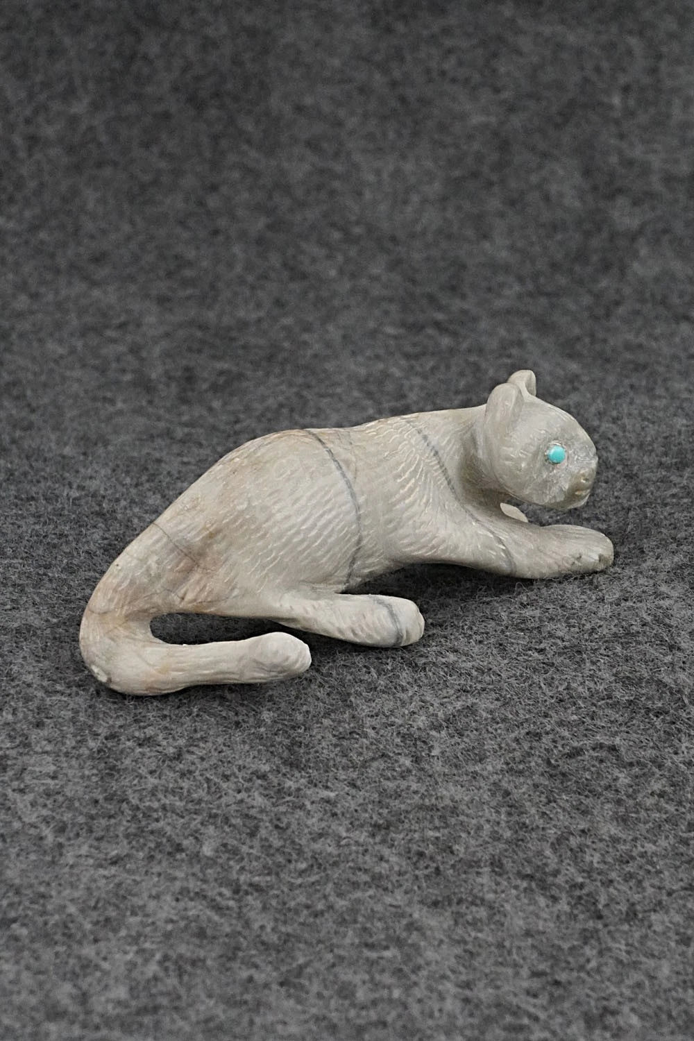 Mountain Lion Zuni Fetish Carving - Wilfred Cheama