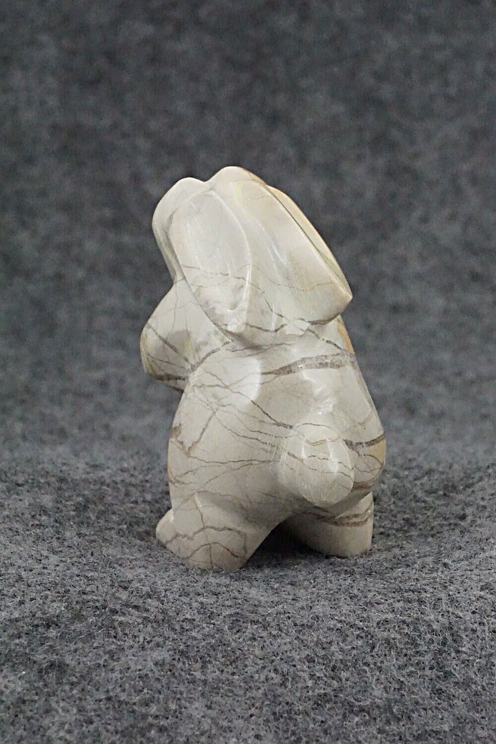 Rabbit Zuni Fetish Carving - Enrike Leekya