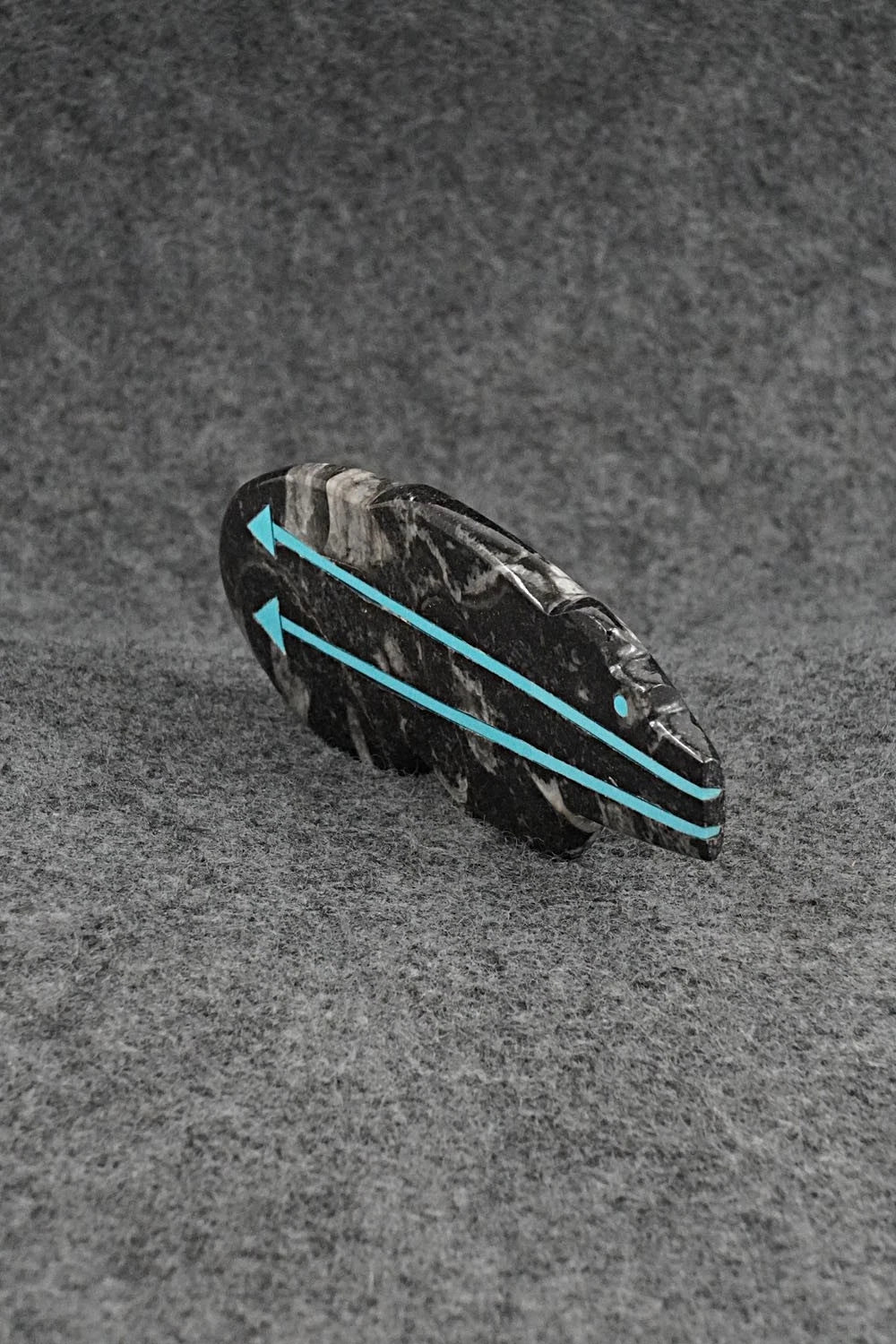 Bear Zuni Fetish Carving - Bernard Laiwakete