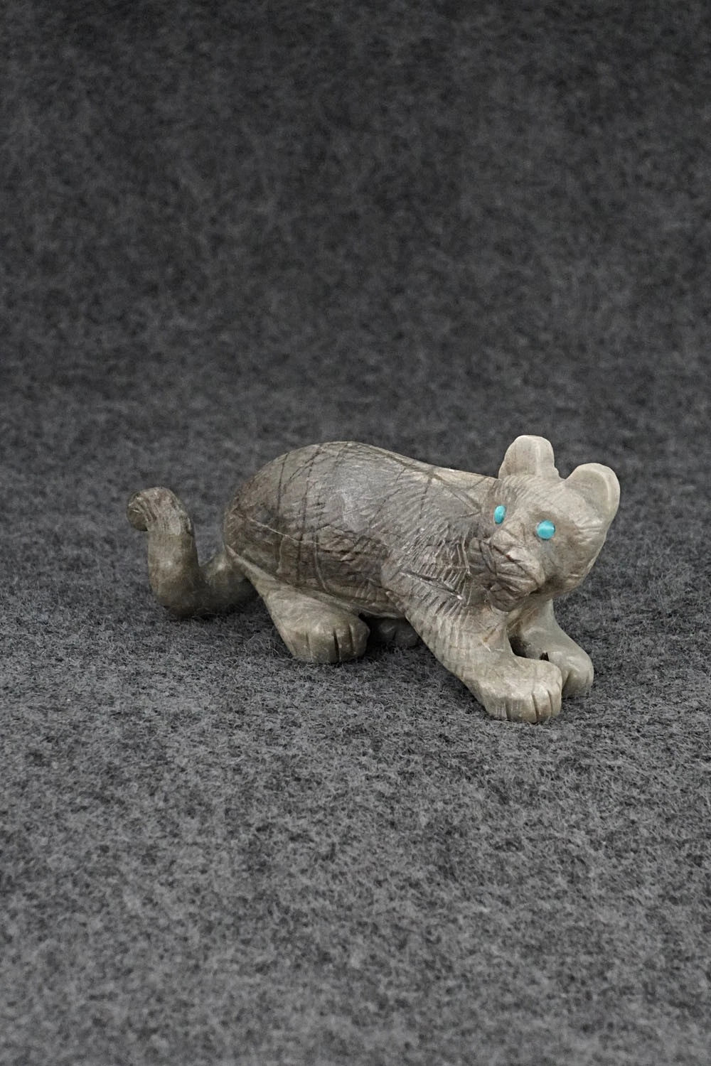 Mountain Lion Zuni Fetish Carving - Wilfred Cheama