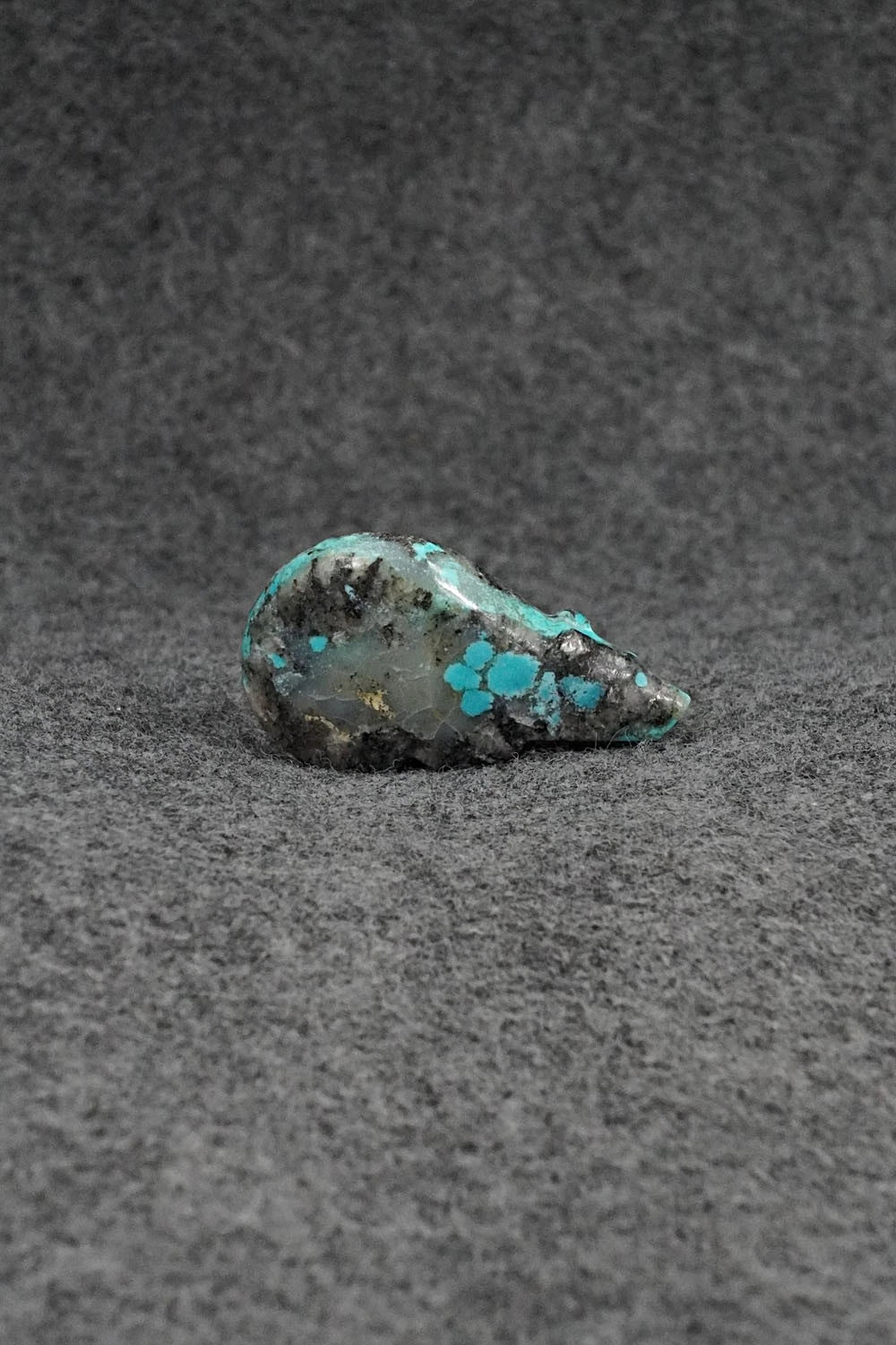 Bear Zuni Fetish Carving - Abby Panteah Quam