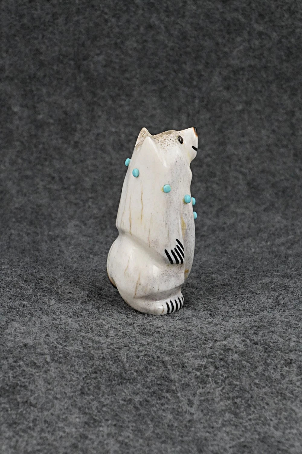 Bear Zuni Fetish Carving - Claudia Peina