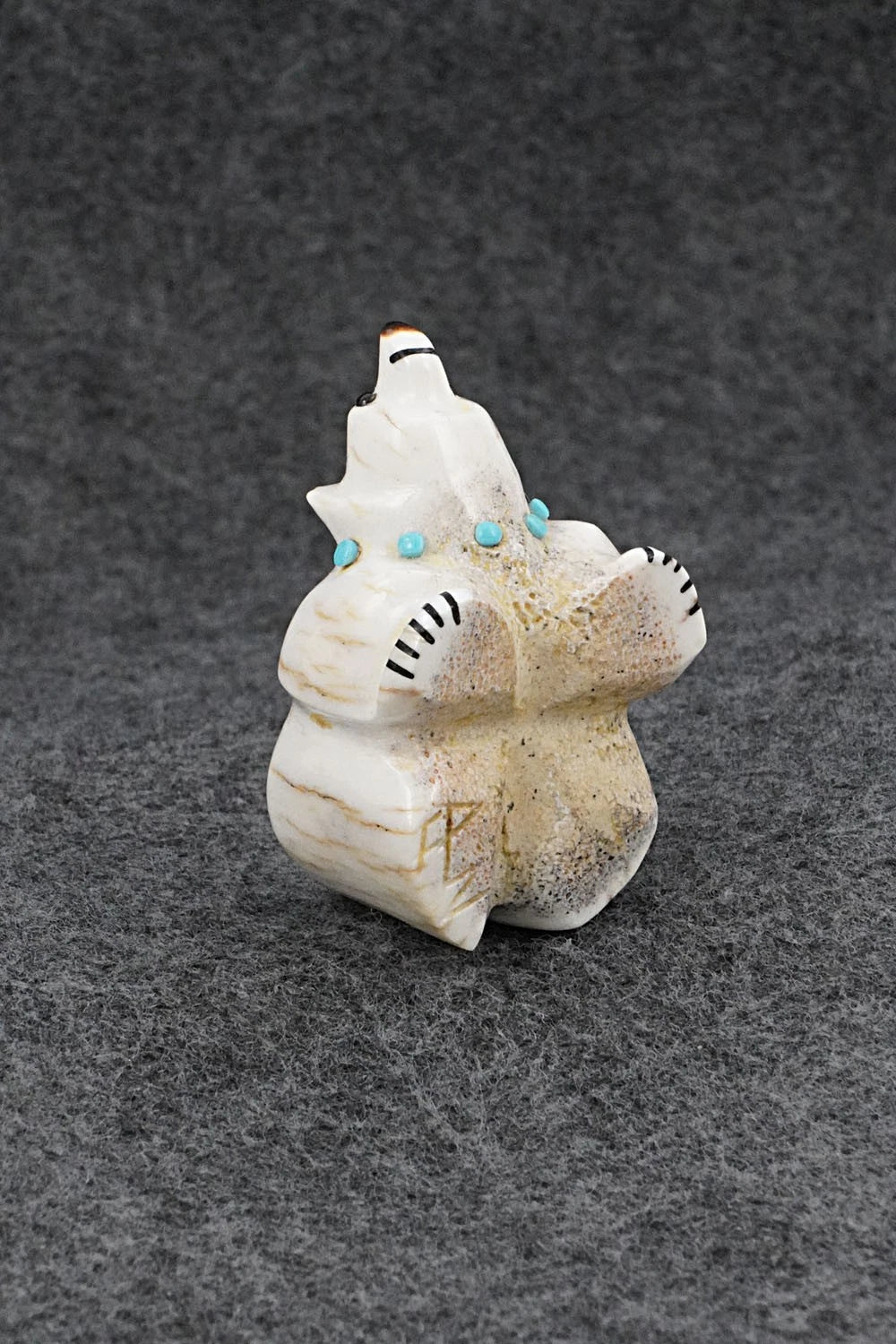 Bear Zuni Fetish Carving - Claudia Peina