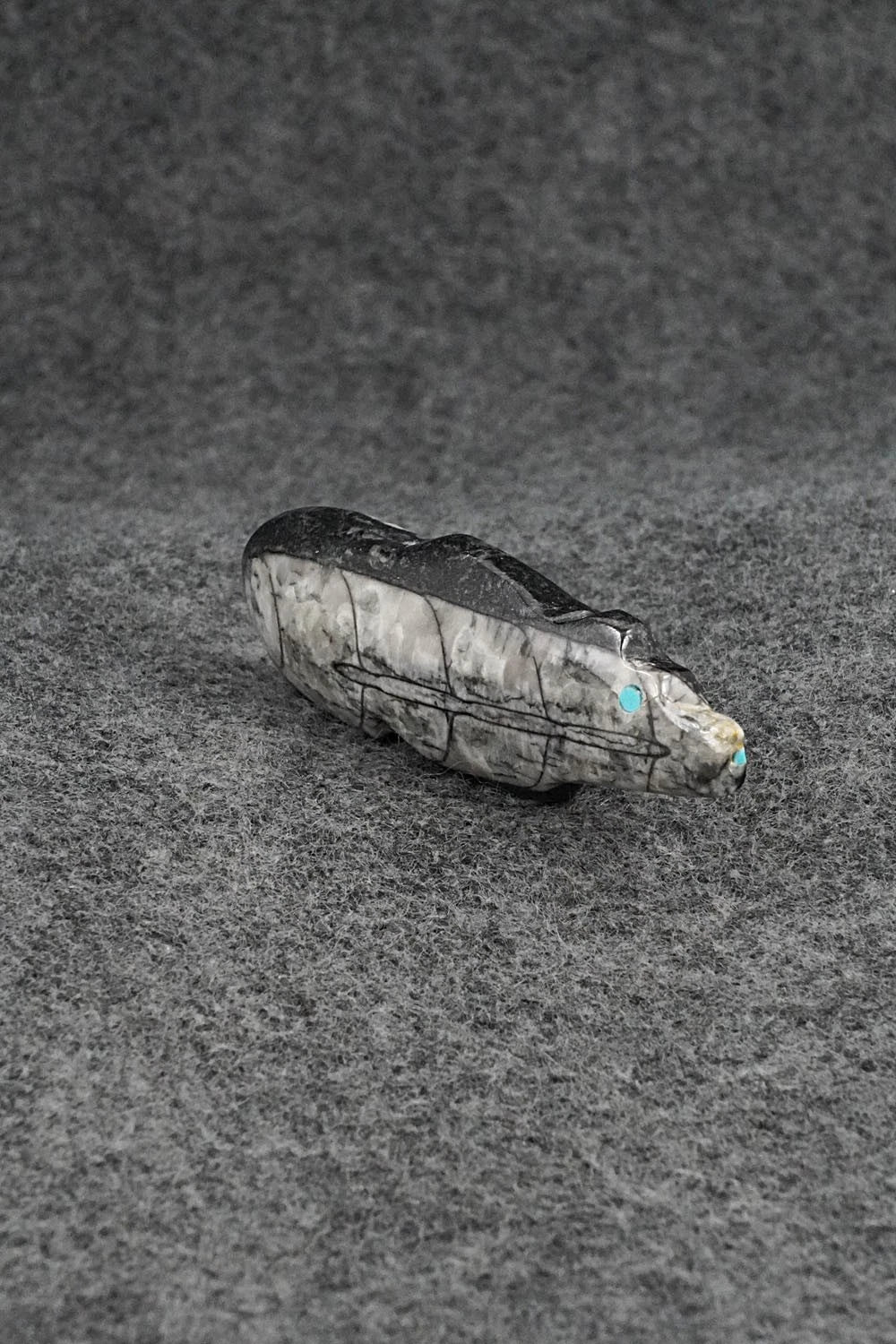 Bear Zuni Fetish Carving - Bernard Laiwakete