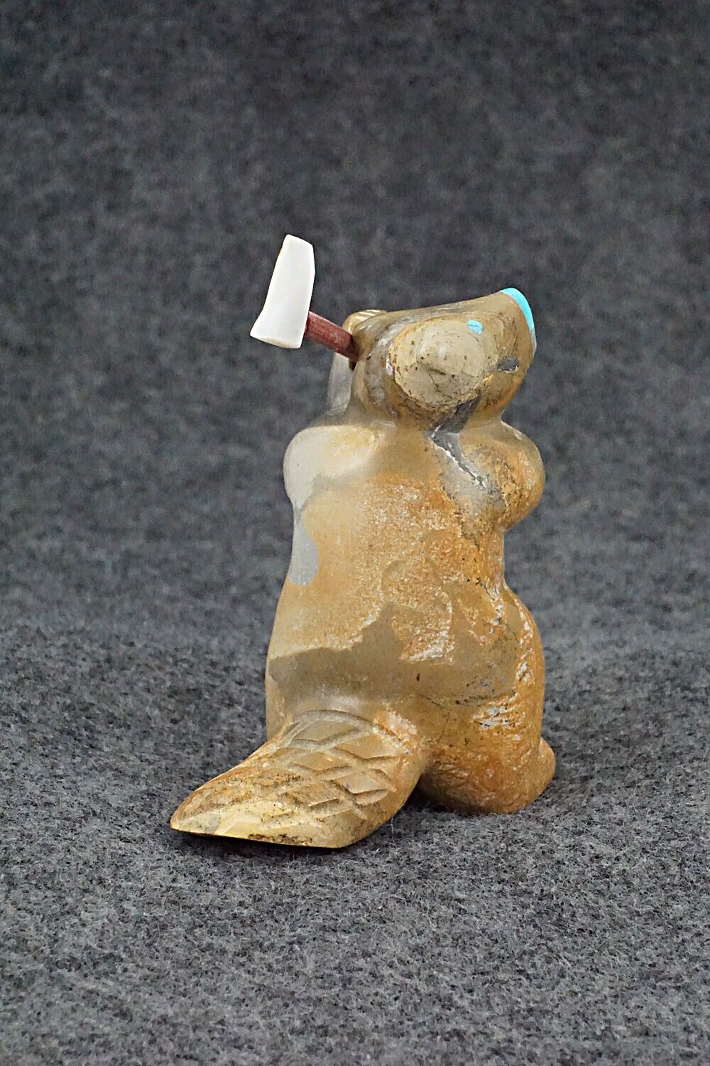 Beaver with Axe Zuni Fetish Carving - Enrike Leekya