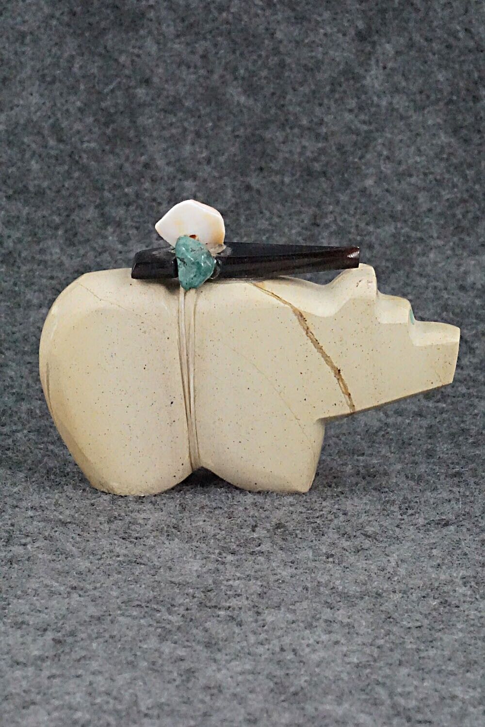 Bear Zuni Fetish Carving - Bernard Laiwakete