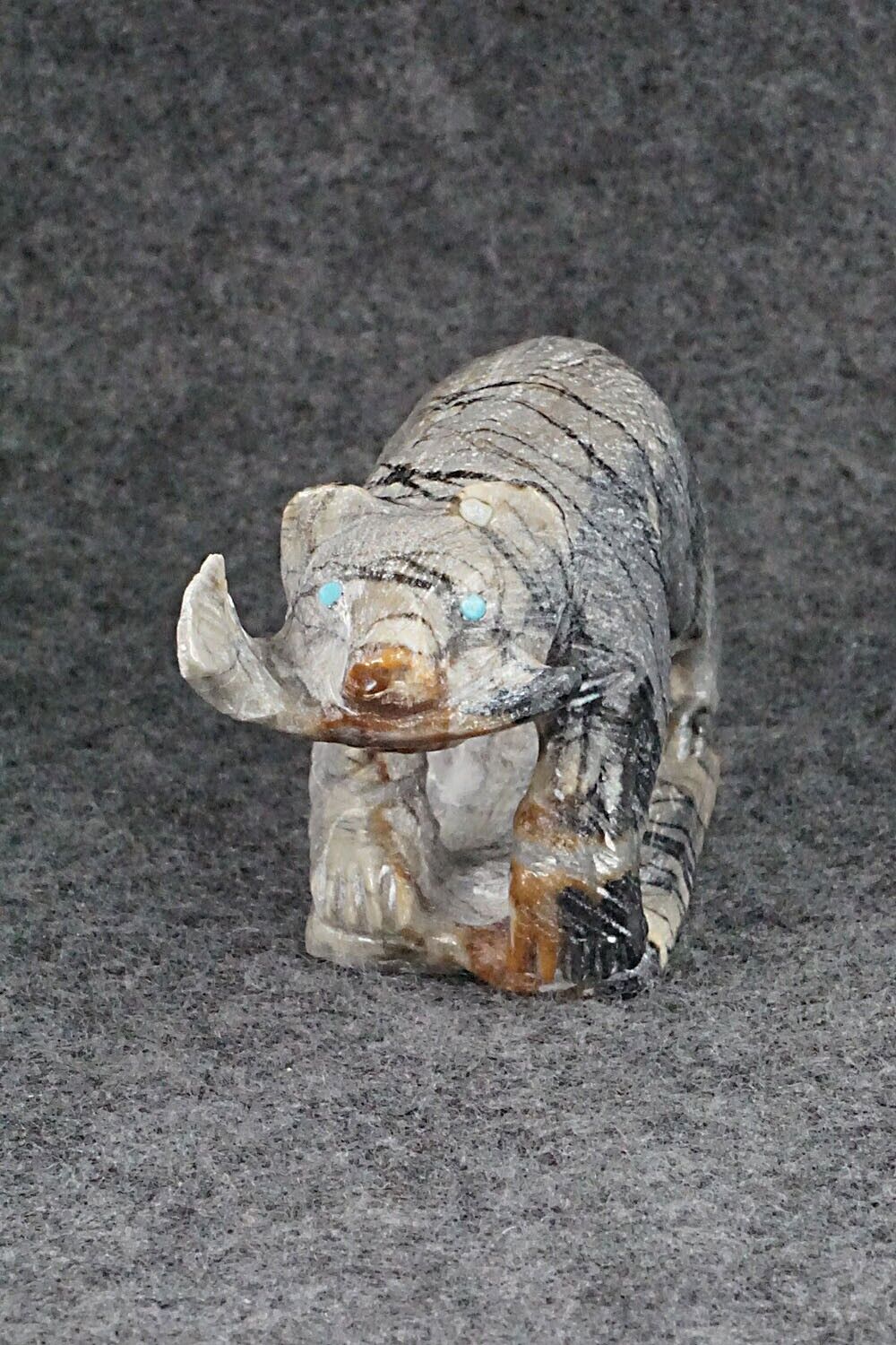 Bear with Fish Zuni Fetish - Derrick Kaamasee