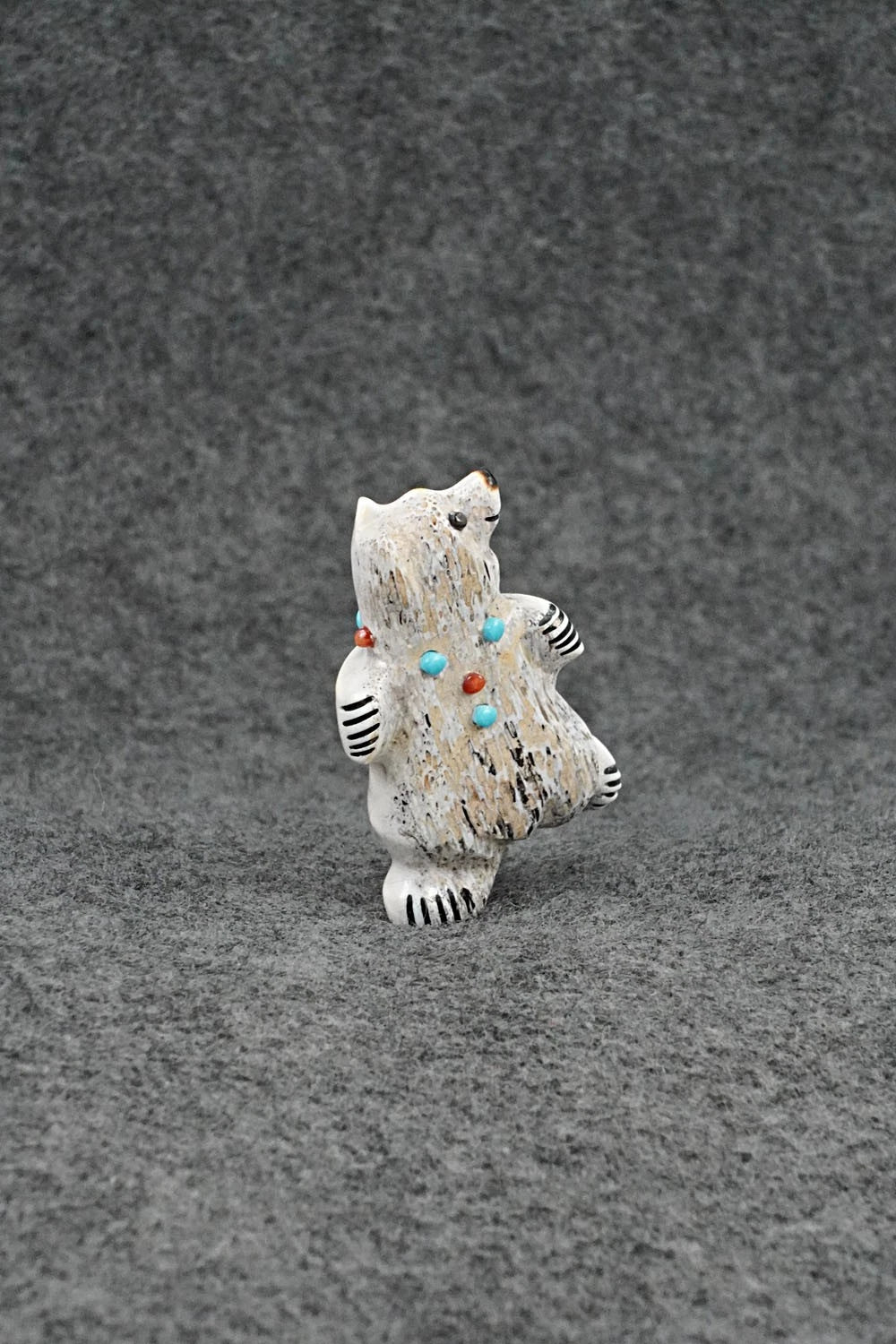 Bear Zuni Fetish Carving - Claudia Peina