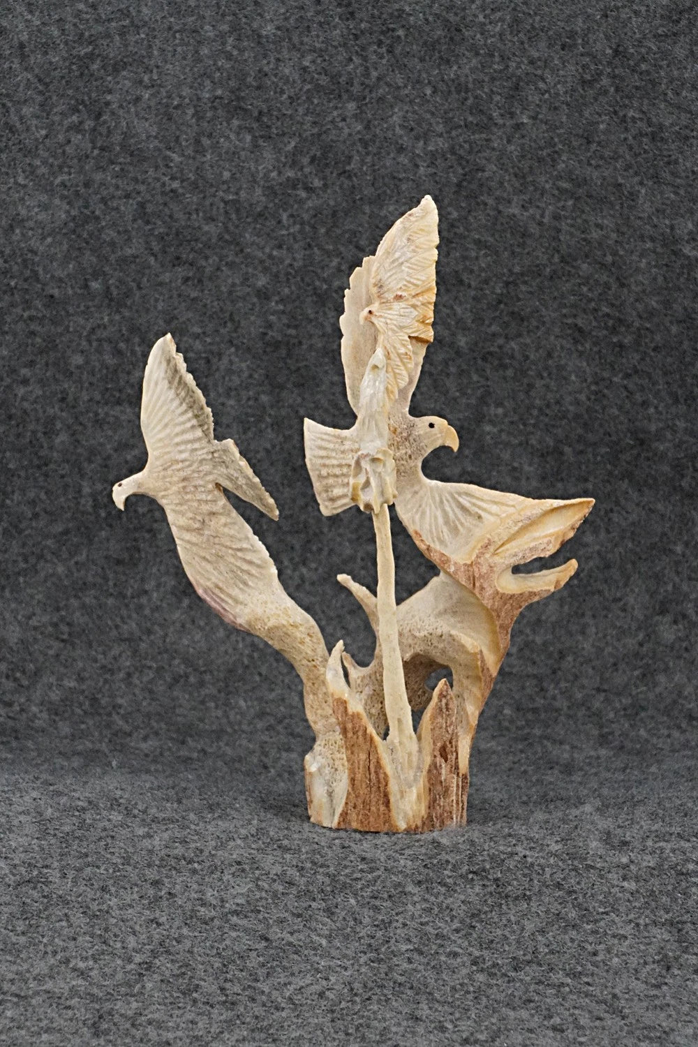 Eagle Zuni Fetish Carving - Ruben Najera