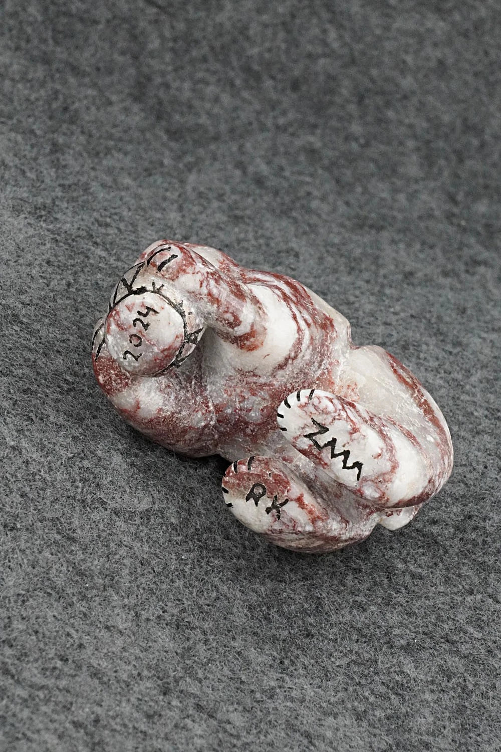 Bear Zuni Fetish Carving - Rick Kallestewa