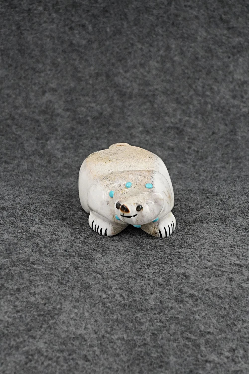 Bear Zuni Fetish Carving - Claudia Peina