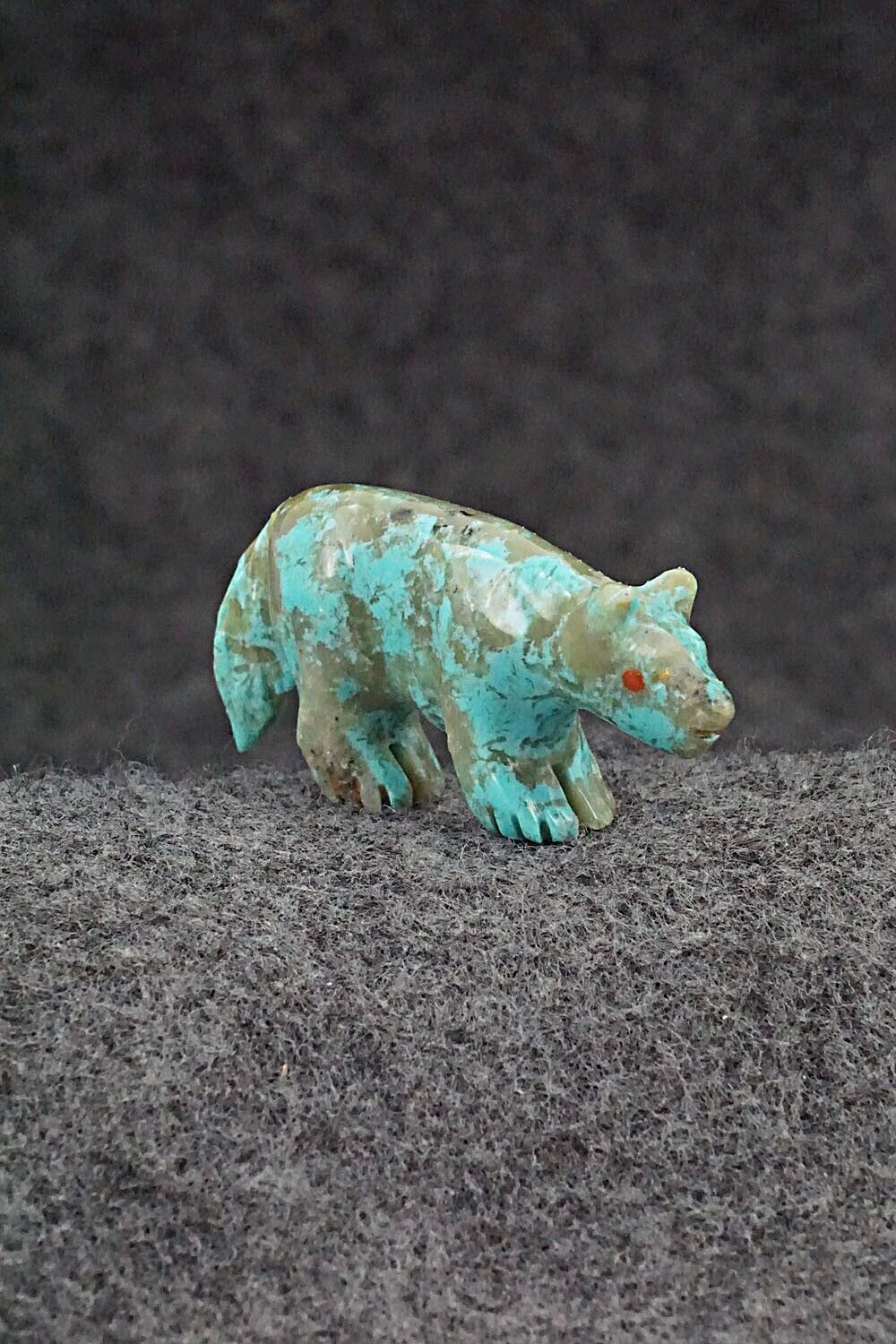 Wolf Zuni Fetish Carving - Andres Quandelacy
