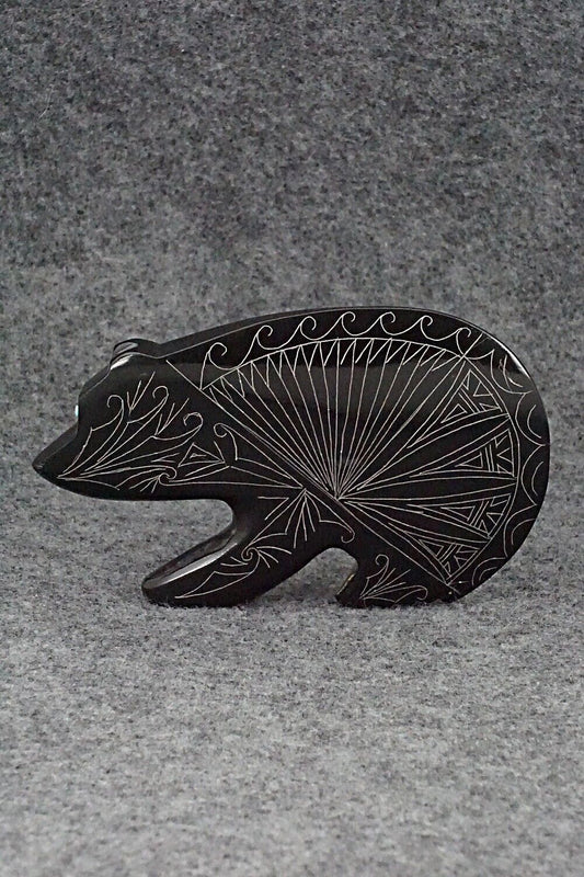 Bear Zuni Fetish Carving - Jonathan Natewa