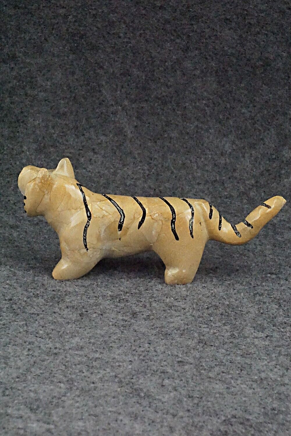 Tiger Zuni Fetish Carving - Enrike Leekya