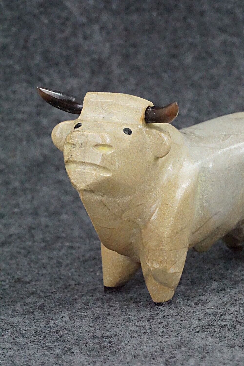 Bull Zuni Fetish Carving - Enrike Leekya