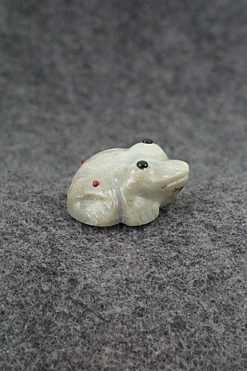 Frog Zuni Fetish Carving - Gordon Poncho