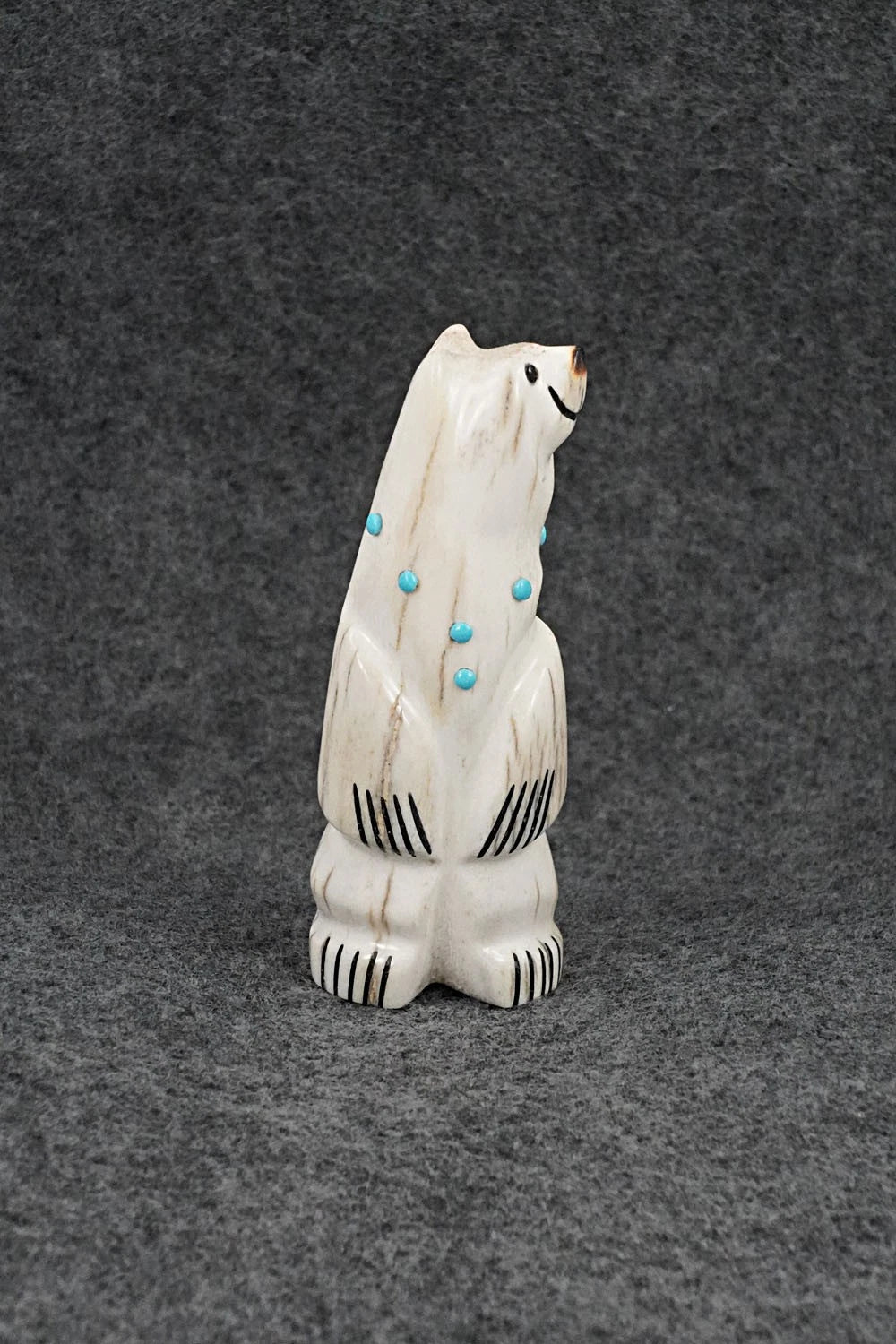 Bear Zuni Fetish Carving - Claudia Peina